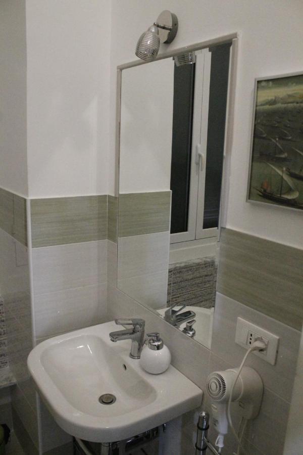 Rooms 18A Genoa Bagian luar foto